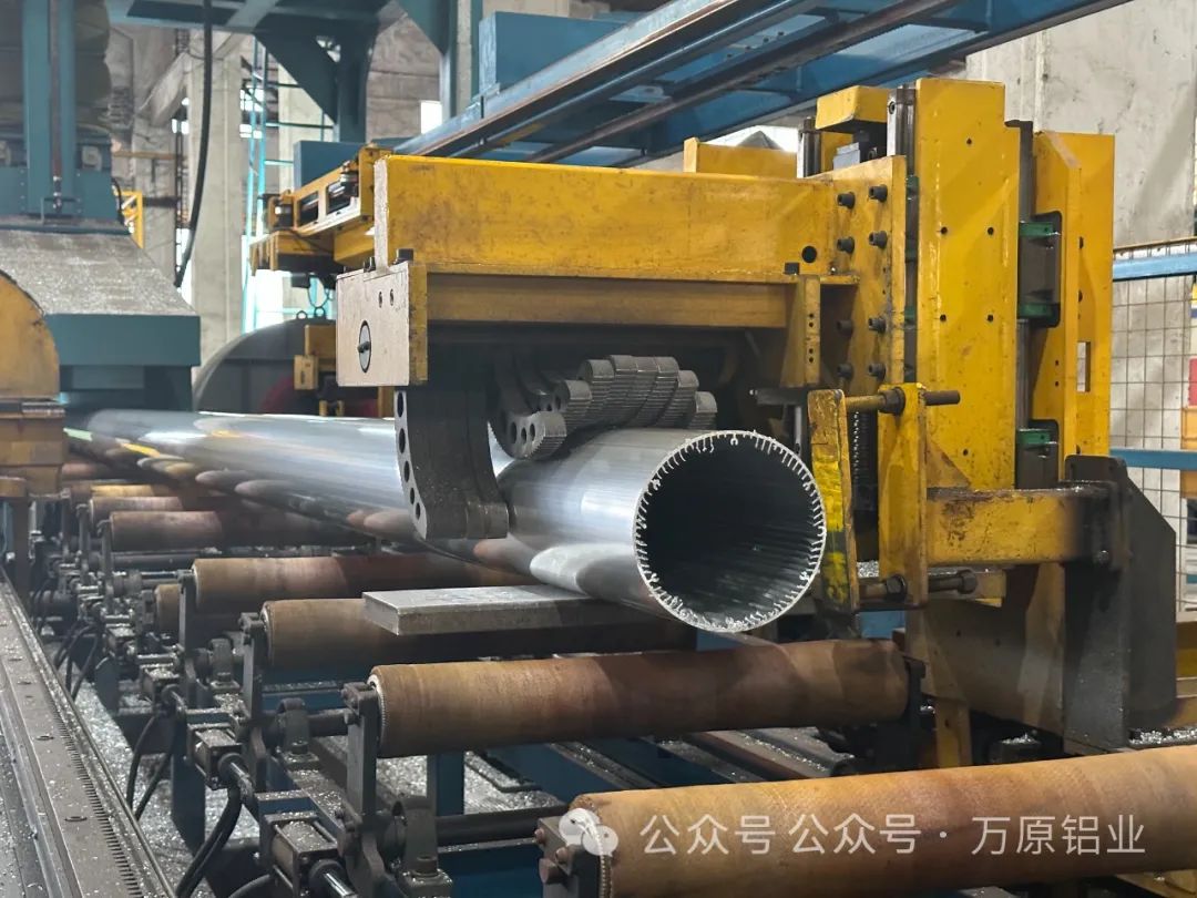鋁型材擠壓.jpg